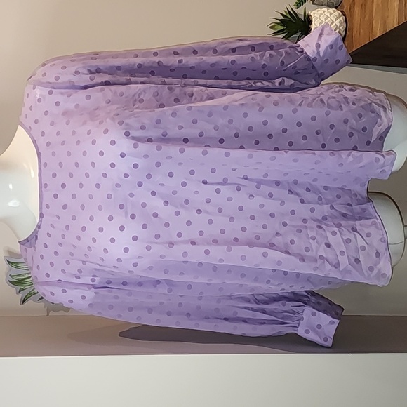 Torrid - Chiffon Clip Dot Puff Sleeve Top in Bougainvillea Lavender​​​​​​​ - Picture 3 of 13
